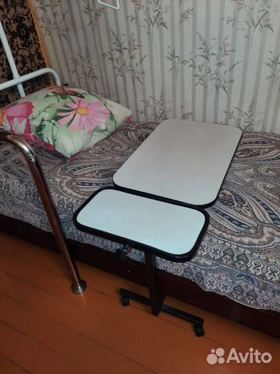 Прикроватный столик