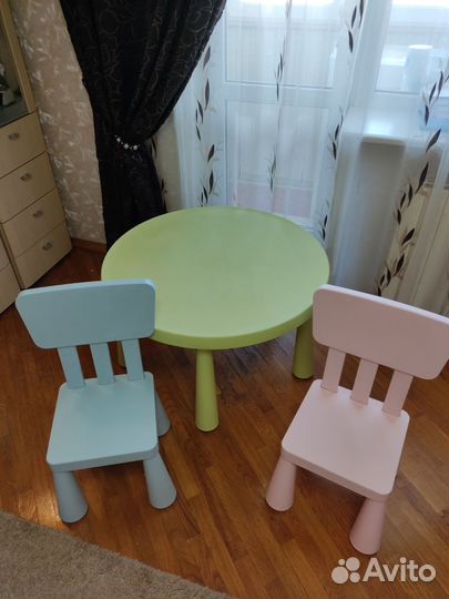 Стол и 2 стульчика