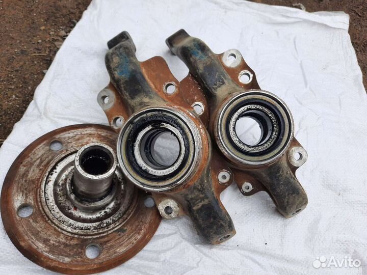 Ступица с поворотным кулаком