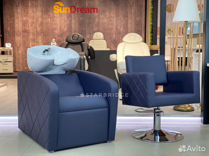 Парикмахерская мойка и парикмахерское кресло