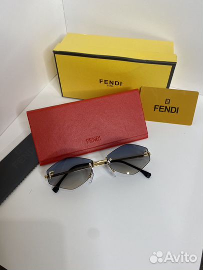 Солнцезащитные очки женские Fendi
