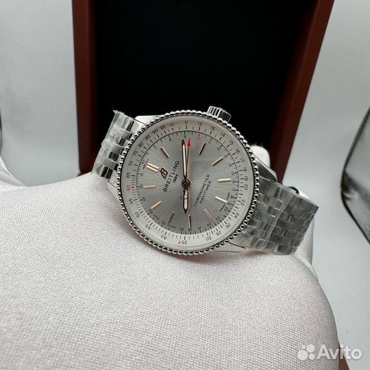 Часы женские Breitling Navitimer