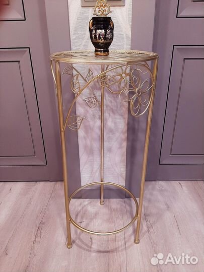 Столик или подставка для цветов, современ стиль