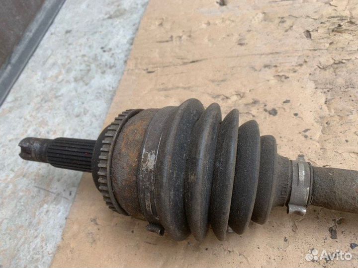 Привод передний правый Toyota Avensis 2 T250 1.8