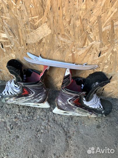 Коньки хоккейные 45 размер 10D bauer APX2