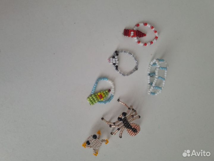 Украшения и игрушки из бисера )