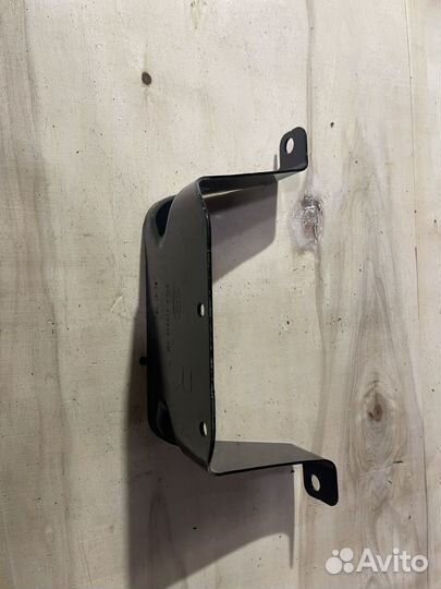 Кронштейн багажника правый Land Rover Sport 2 рест