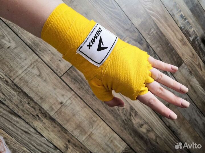 Боксерские перчатки 8 oz, с бинтами в комплекте