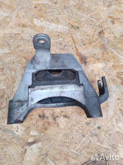 Подушка двигателя правая Opel Astra J седан 1.6