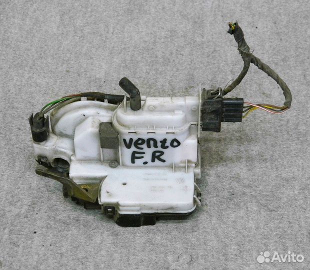 Замок двери передней правой VW Vento
