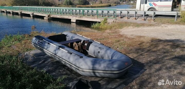 Лодка с мотором