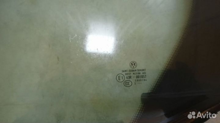 Стекло кузовное глухое левое Volkswagen Golf