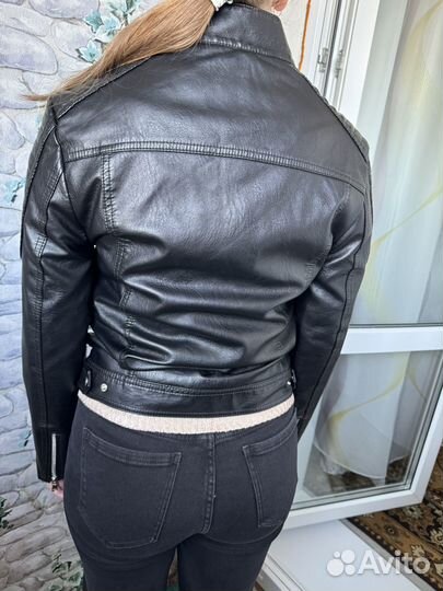 Кожаная куртка женская