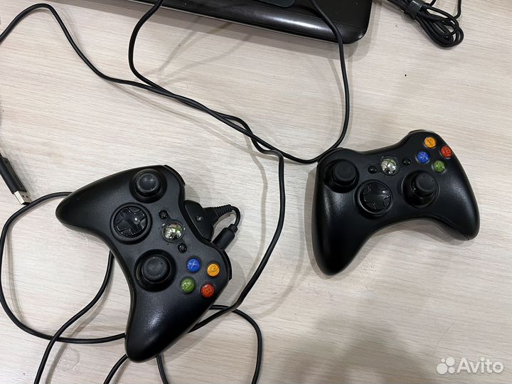 Xbox 360e полный комплект + kinect