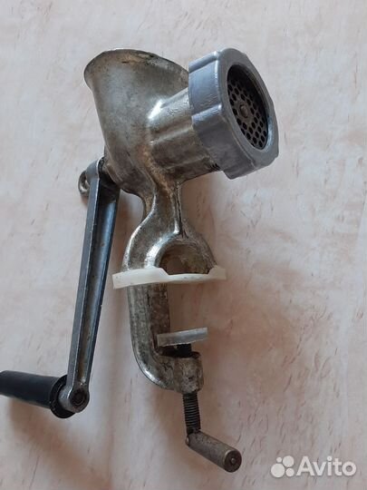 Мясорубка ручная чугунная