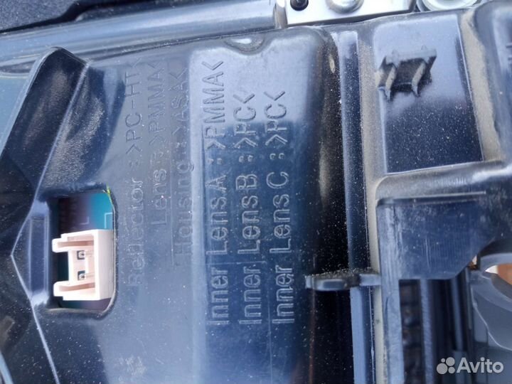 Toyota Land Cruiser 200, 2008 год задний фонарь