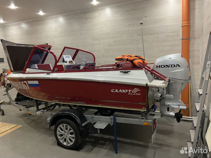 Продам лодку Салют