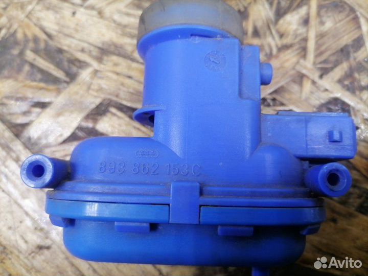 Активатор замка двери передний правый Audi 100 С3