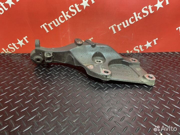 Кронштейн двигателя передний правый