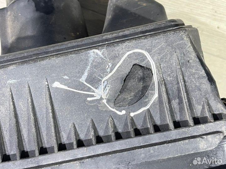 Корпус воздушного фильтра Mitsubishi Lancer 9