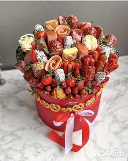 Подарок мужчине, букет с колбасой