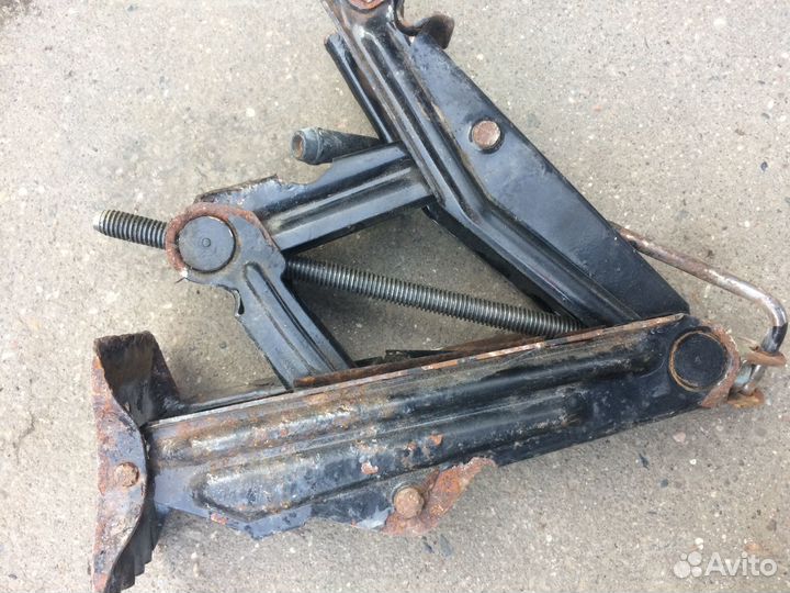 Пневмогайковерт ударный