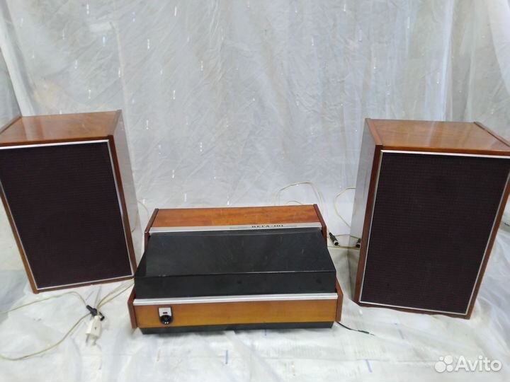 Проигрыватель пластинок Вега 101 стерео