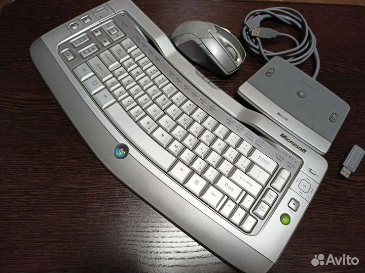 Microsoft Wireless Entertainment Desktop 8000