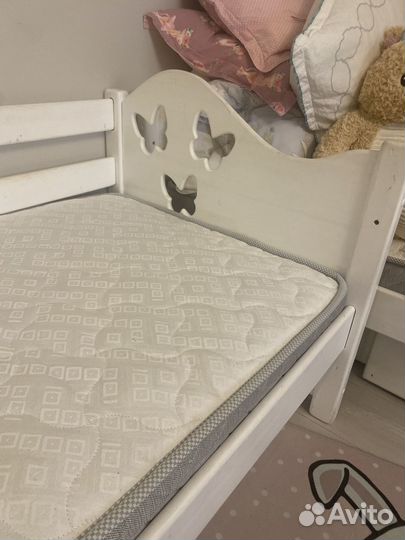 Детская кровать с бортиком и матрасом