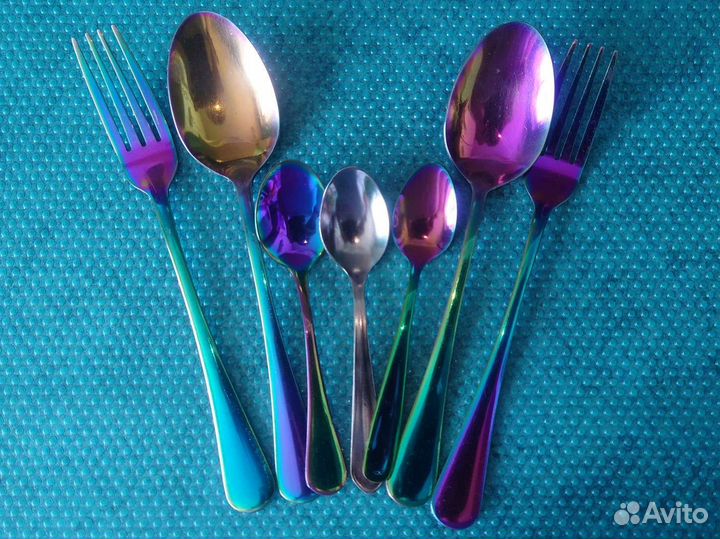 Столовые приборы (вилки, ложки)