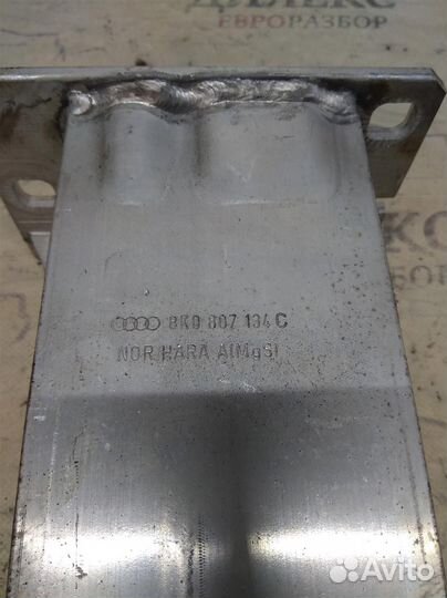 Кронштейн усилителя переднего бампера правый Audi