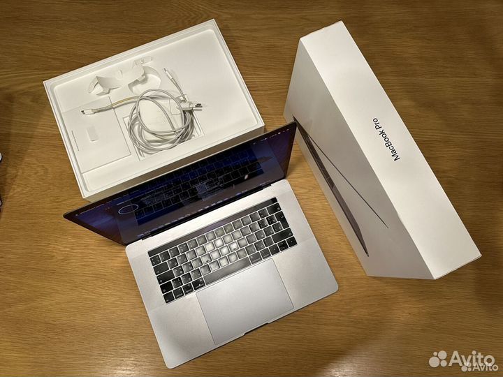 Apple MacBook Pro 15 (2018, Retina)