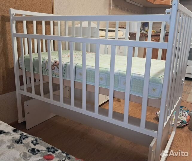 Детская кроватка с маятником+матрас