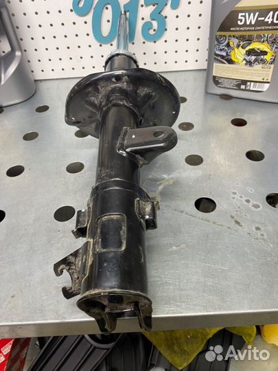 Амортизатор передний правый Hyundai Tucson