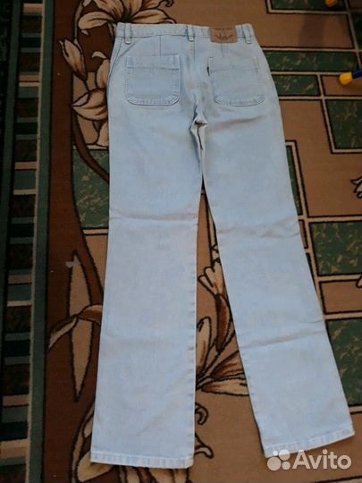 Джинсы и бриджи женские