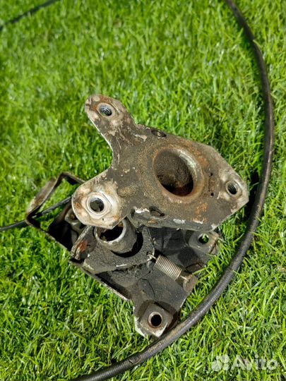 Замок капота с тросиком volvo 960