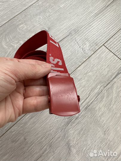 Ремень тканевый Levis красный