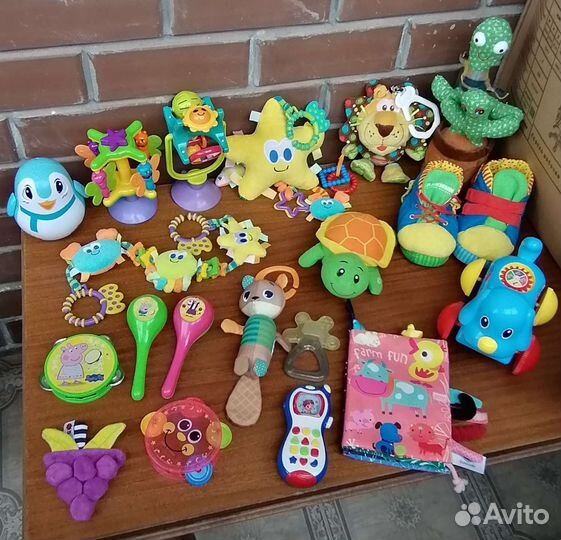 Развивающие игрушки для малышей пакетом