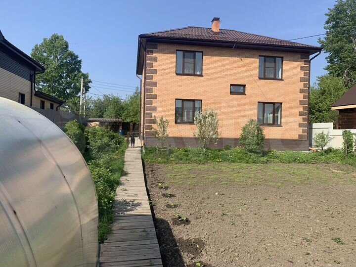 Коттедж 164 м² на участке 9 сот.