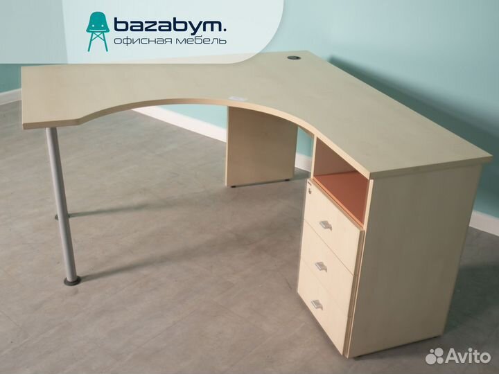 Стол офисный угловой 75х140х140 см