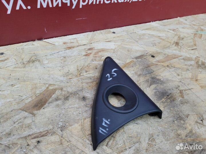 Уголок зеркала передний правый Renault Logan