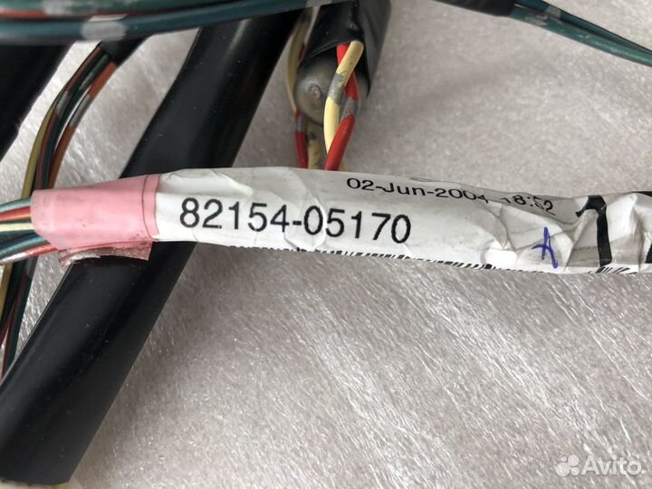 Проводка левой двери toyota Avensis II 8215405170