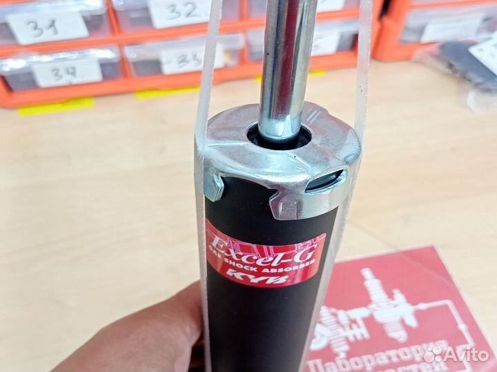 Задние амортизаторы kyb