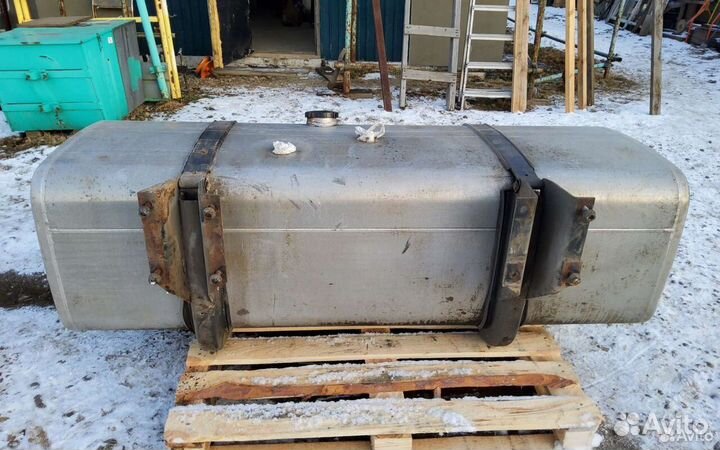 Топливный бак 650 литров