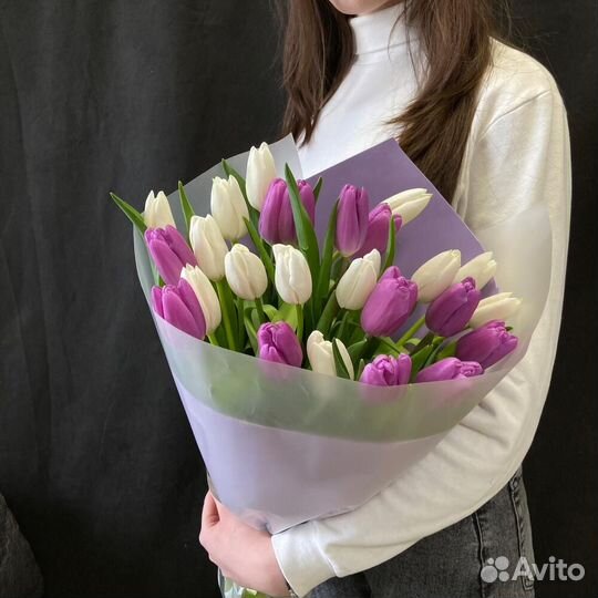 Букеты из ирисов и тюльпанов