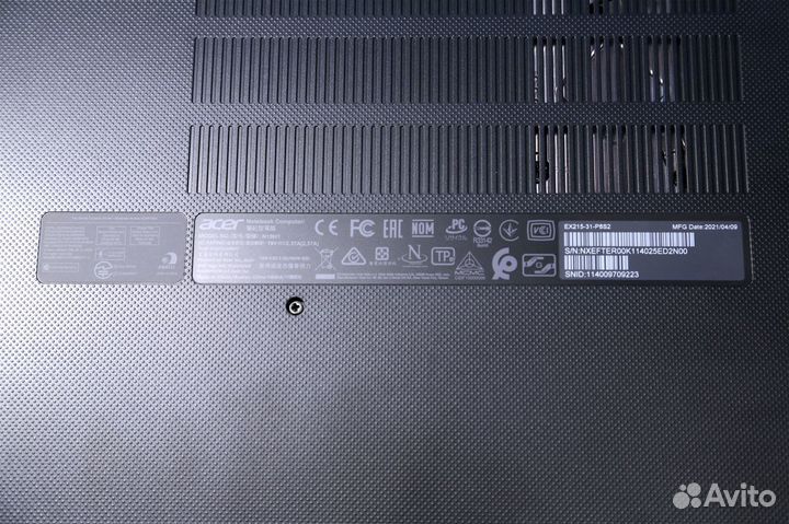 Ноутбук Acer EX215-31-P8S2 (N19H1) и мышь Logitech