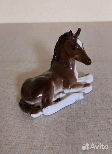 Скульптура лошадь гнедая, 1960е фарфор лфз СССР