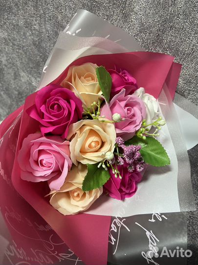 Цветы в сумке-коробке