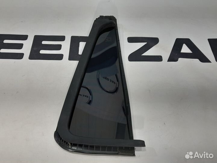 Форточка стекло задней правой двери Infiniti QX56