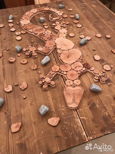 Панно в форме животных из можжевельника для бани